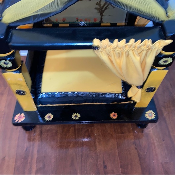 Wooden Sunflower Small Pet Bed - Picture 2 of 6